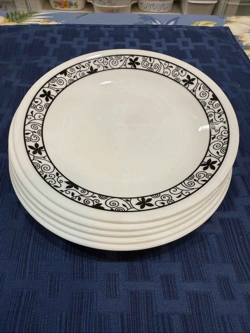 Corelle Winding Gate set of five 6.75" plates